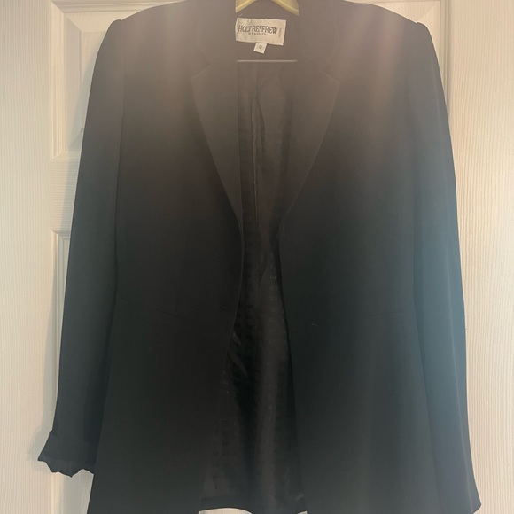 Stunning women’s rich black blazer ftom Holt Renfrew with magnetic buttons - Picture 2 of 3